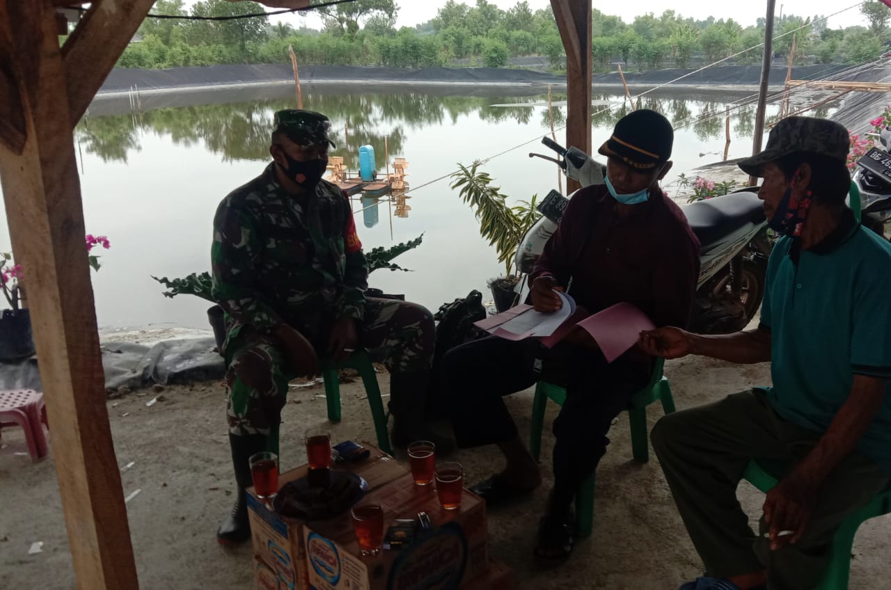 Foto : Serma Mugiyanto bersama warga binaannya (doc Yusuf)