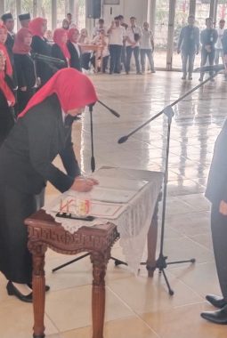 Ratusan Kepala Sekolah dan Pejabat Fungsional Dilantik di Tulang Bawang, Ini Pesan Bupati
