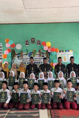 Suasana Haru Warnai Pelepasan Siswa-siswi Kelas VI MIS Amanah I